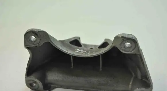 Gearbox mounting bracket