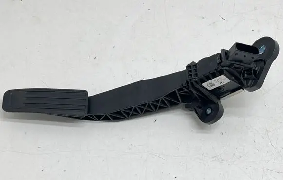 Jeep Grand Cherokee WL Accelerator throttle pedal 68360648AC 93446310 T0280118317136