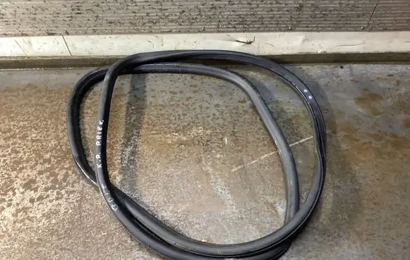 Chevrolet Bolt Rubber seal front coupe door window 