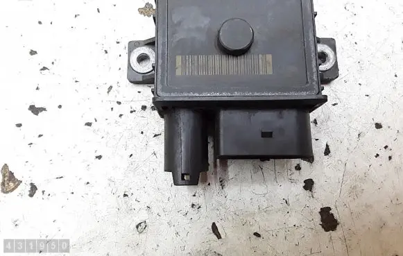 Glow plug pre-heat relay