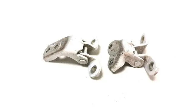 Toyota Avensis T270 Front door upper hinge 