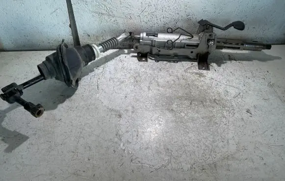Steering wheel axle set