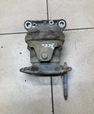Chrysler 300 - 300C Engine mount bracket 04578044AC