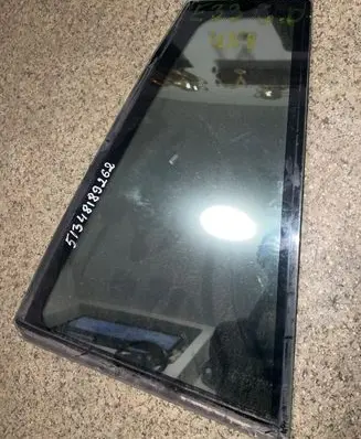 Rear vent window glass