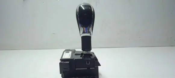 Maserati Quattroporte Gear shifter/selector 670013534