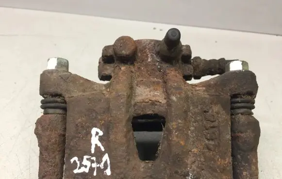 Mitsubishi Grandis Rear brake caliper