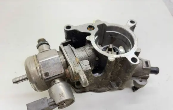 Skoda Octavia Mk2 (1Z) Fuel injection high pressure pump 06H127025M