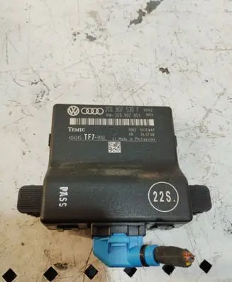 Volkswagen PASSAT CC Gateway control module 3C0907530F 404345 3C0907951