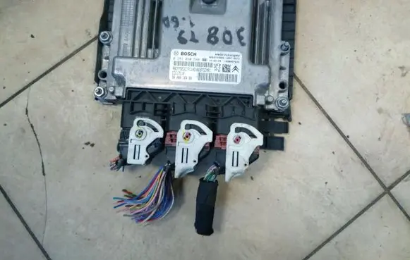 Peugeot 308 Engine control unit/module 9666729580 0281030548 9808016480