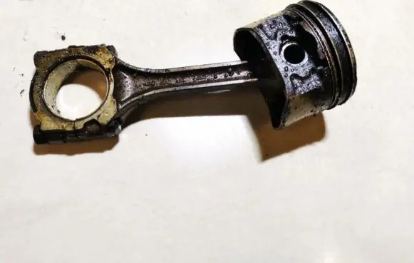 Nissan Almera N16 Piston with connecting rod