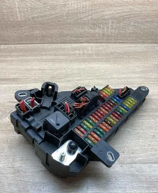 BMW 5 E60 E61 Fuse module 6906618