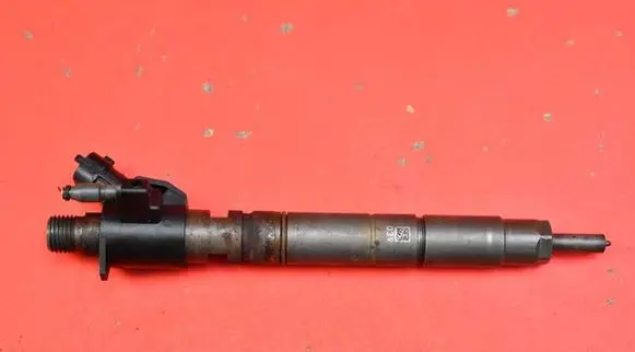 Volvo V60 Fuel injector 31303238