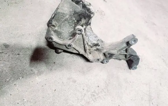 Volkswagen Transporter - Caravelle T4 Generator/alternator bracket 074145169F