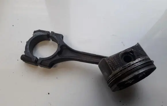 Toyota Corolla E120 E130 Piston with connecting rod