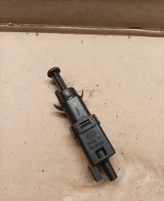Volvo S70 V70 V70 XC Brake pedal sensor switch 9146505
