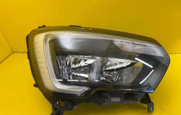Renault Master IV Headlight/headlamp 260105567R
