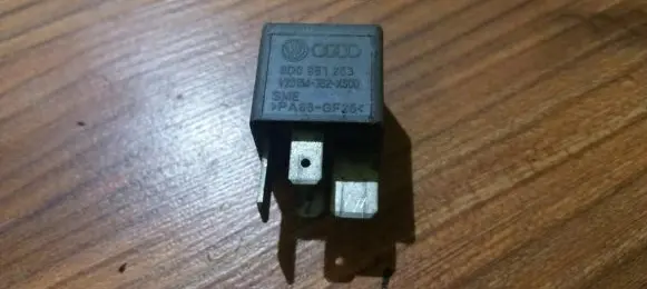 Audi A4 S4 B5 8D Other relay 8d0951253 v23134-j52-300