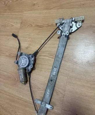 Nissan Maxima Front door window regulator with motor