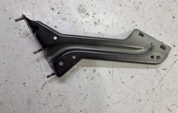 Audi Q5 SQ5 Fender mounting bracket 8R0821136