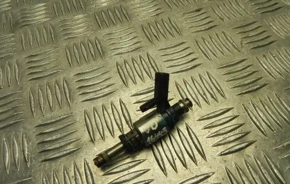 Volkswagen Jetta IV Fuel injector 06A906036F