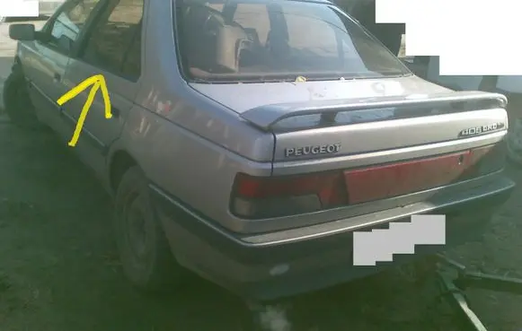 Peugeot 405 Rear door window glass