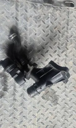 Mercedes-Benz C W205 Thermostat/thermostat housing 110600688R