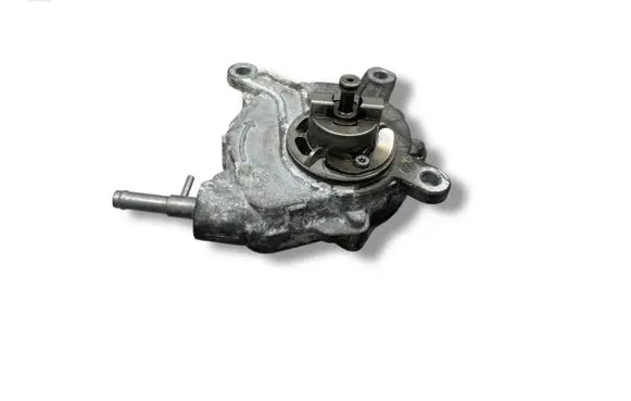 Toyota Avensis T270 Vacuum pump 18061237 1ADFTV