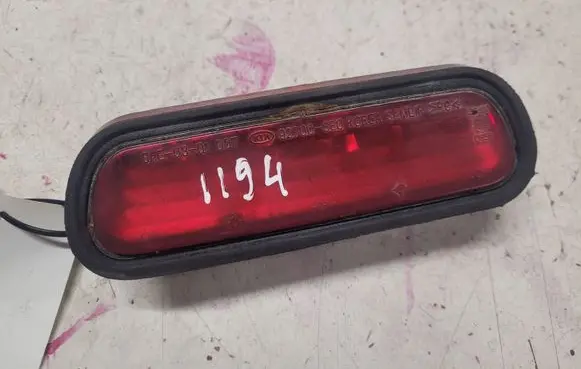 KIA Sorento Third/center stoplight 927003E0