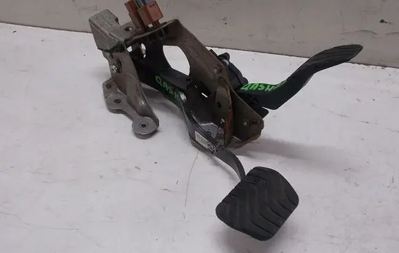 Nissan Qashqai Clutch pedal 656232