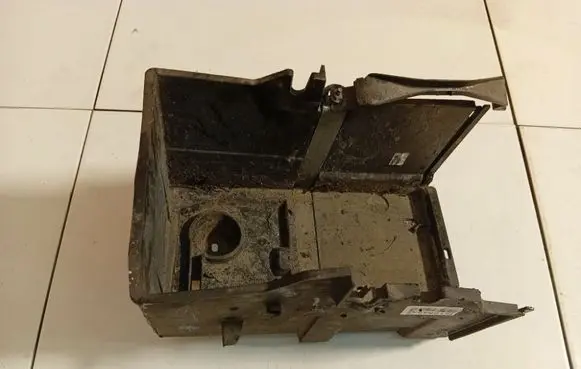 Battery box tray