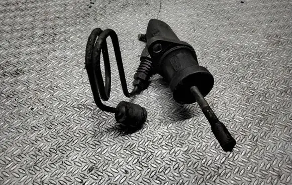 Volvo V70 Clutch slave cylinder 6642 G7362