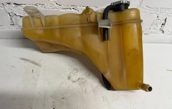 Dodge Challenger Coolant expansion tank/reservoir 68237637AA