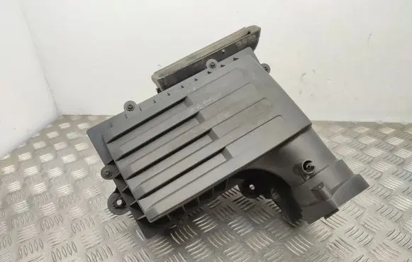Volkswagen PASSAT B8 Air filter box 5Q0129607AA