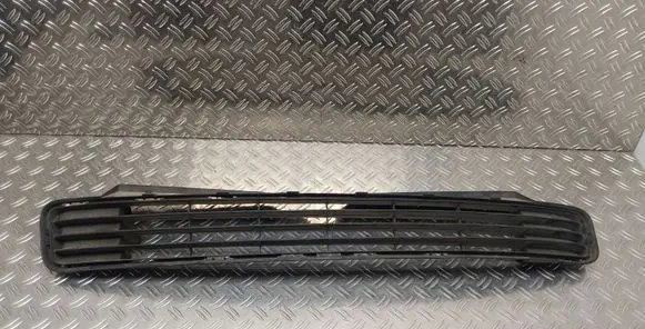 Toyota Prius (XW30) Front bumper lower grill 5311247040