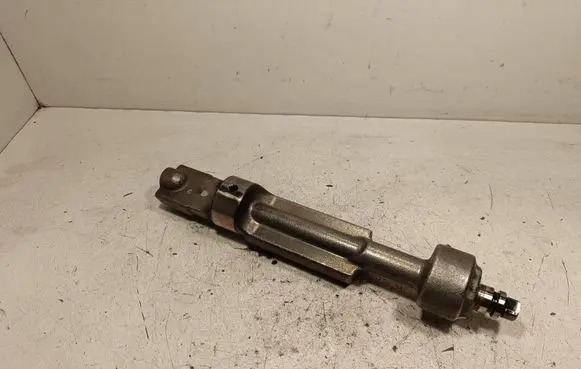 Mitsubishi L200 Oil pump balance shaft 