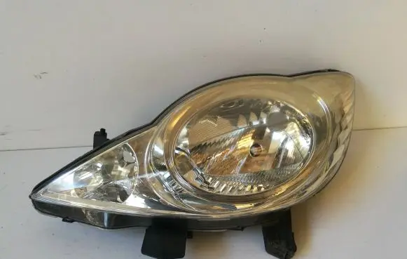 Peugeot 107 Headlight/headlamp 811500H030