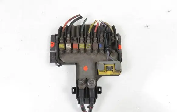 Citroen C4 Grand Picasso Battery relay fuse 