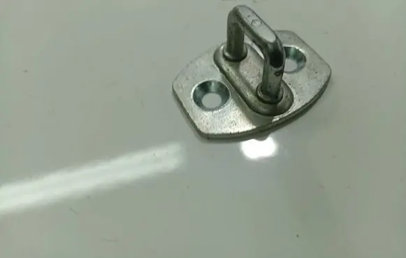 Toyota Avensis T250 Front door lock loop/hook striker 