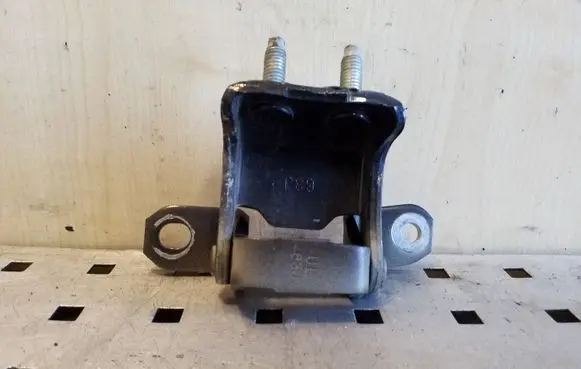 Suzuki Grand Vitara II Rear door upper hinge
