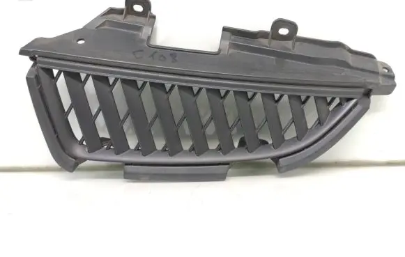 Mitsubishi Grandis Front bumper upper radiator grill MN145455