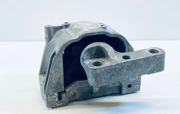 Volkswagen Golf V Engine mount bracket 1K0199262AB