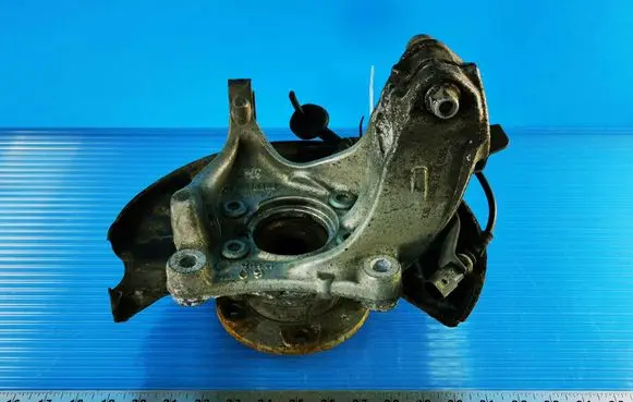 Volkswagen PASSAT B6 Front wheel hub spindle knuckle 3C0407253F