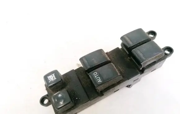 Nissan Primera Electric window control switch 25401AV640