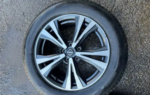 Nissan X-Trail T32 R18 alloy rim 6FR3A