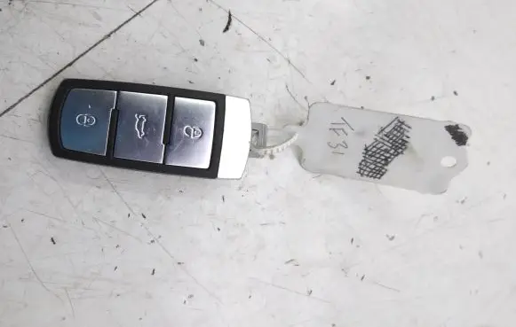 Volkswagen PASSAT CC Ignition key/card 