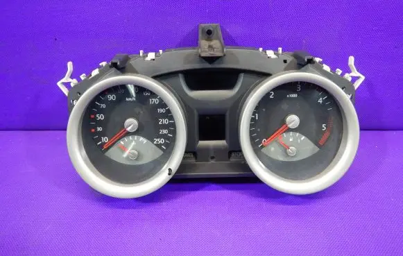 Renault Megane II Speedometer (instrument cluster) 8200399700B
