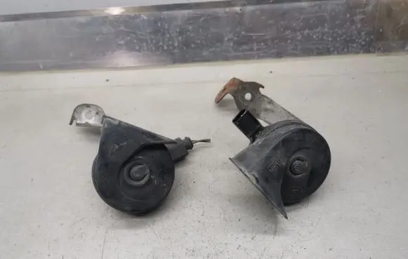 Volkswagen PASSAT CC Horn signal 0055306 A046522