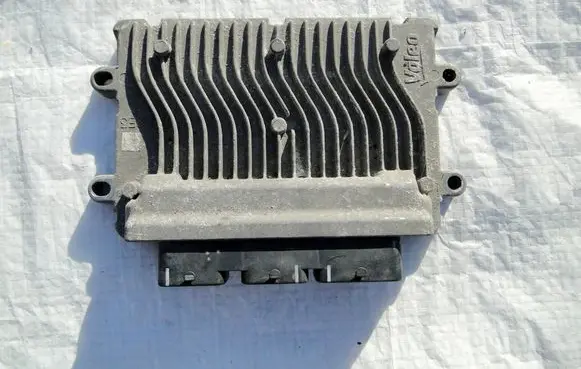 Peugeot 206 Engine control unit/module ECU 9663717680 7058303434 215859845A