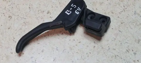 Volkswagen PASSAT B5 Engine bonnet (hood) release handle 3B1823533