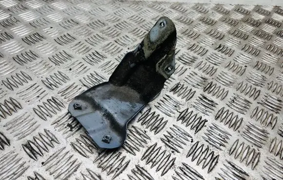 Volkswagen Golf Plus Fender mounting bracket 5M0821136
